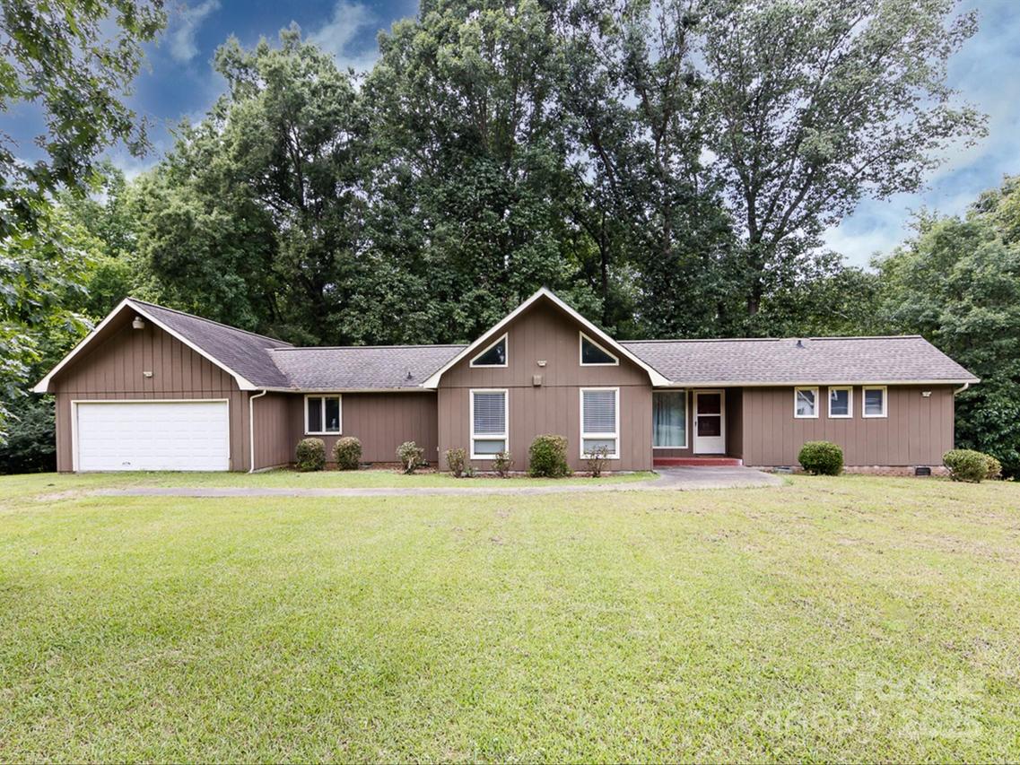 2923 Brooks Mill Ln., Wingate, NC 28174