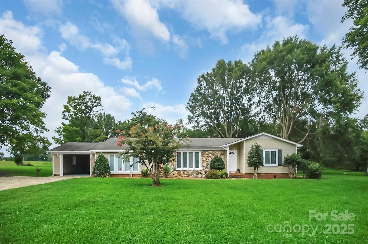 6316 Hill Gates Tr., Cherryville, NC 28021