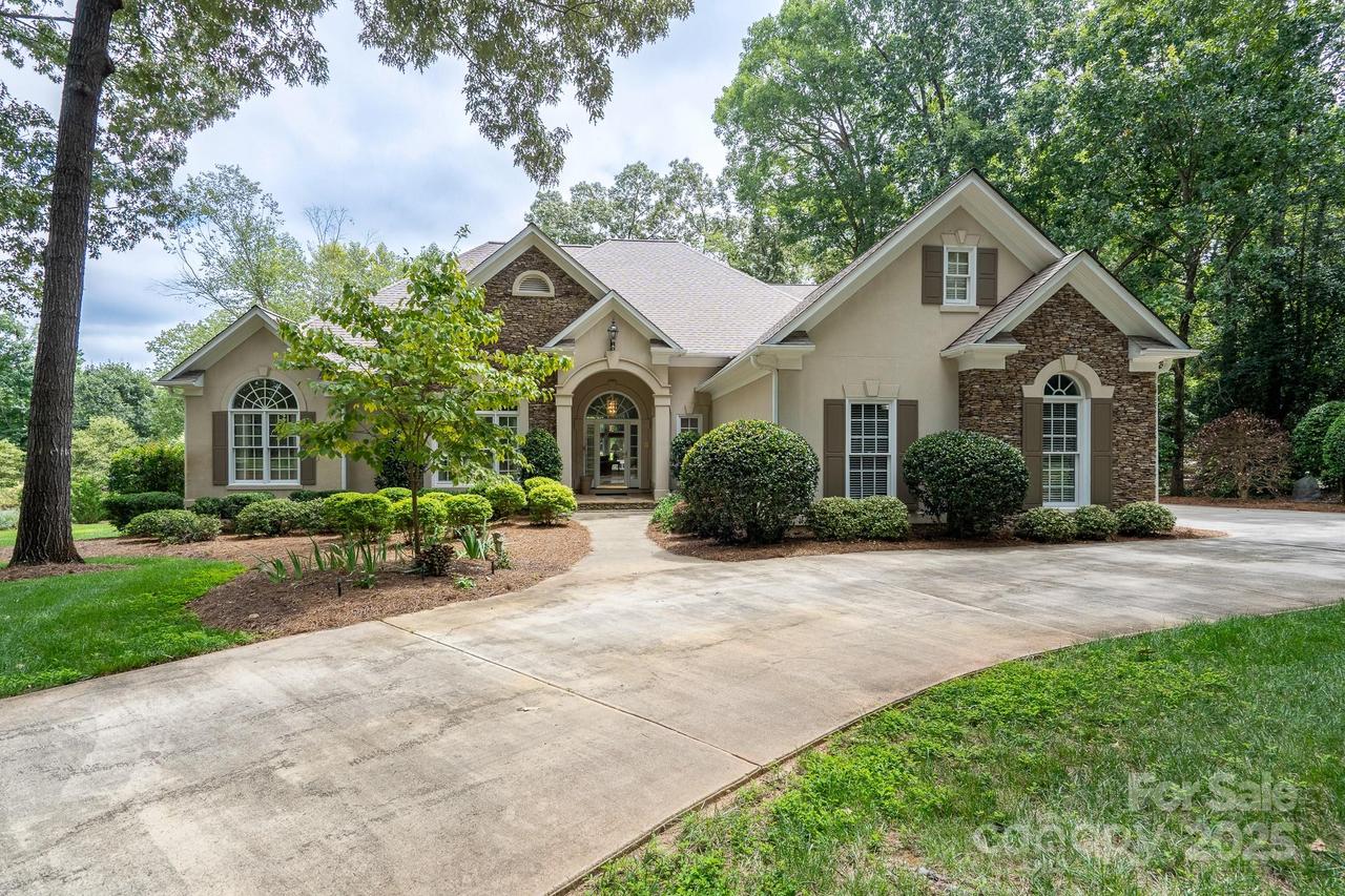 1645 Southpoint Ln., New London, NC 28127