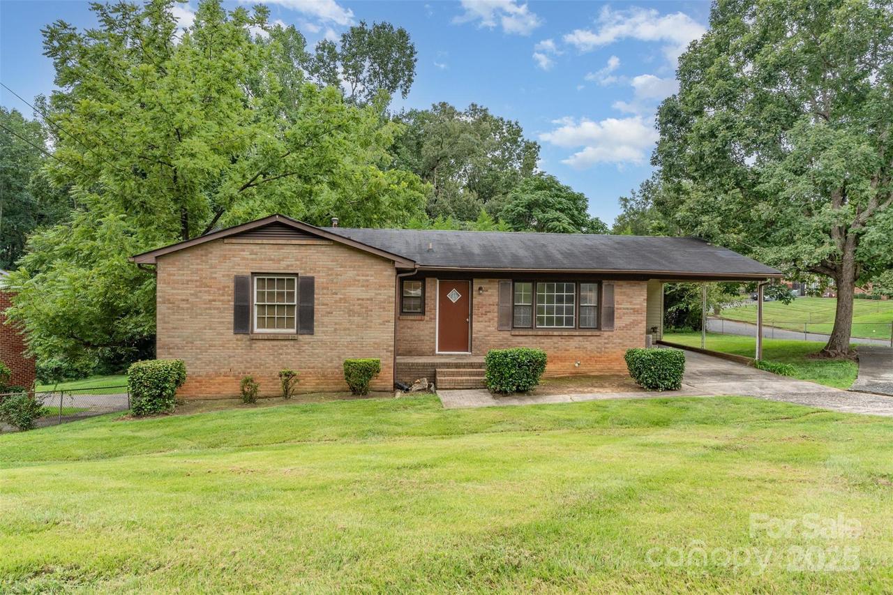 3039 Knollwood Dr., Gastonia, NC 28052