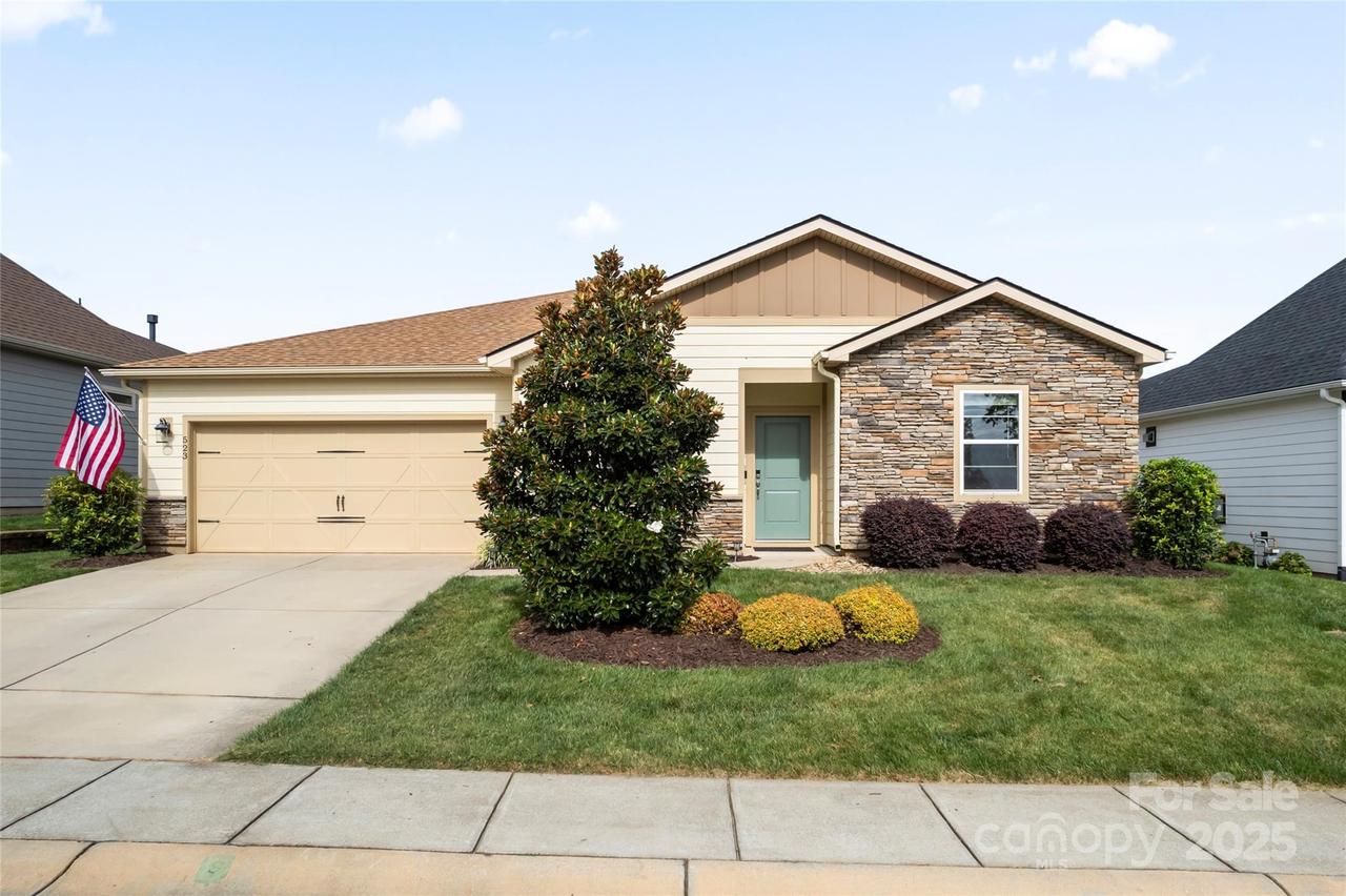 523 Bowline Dr., Denver, NC 28037