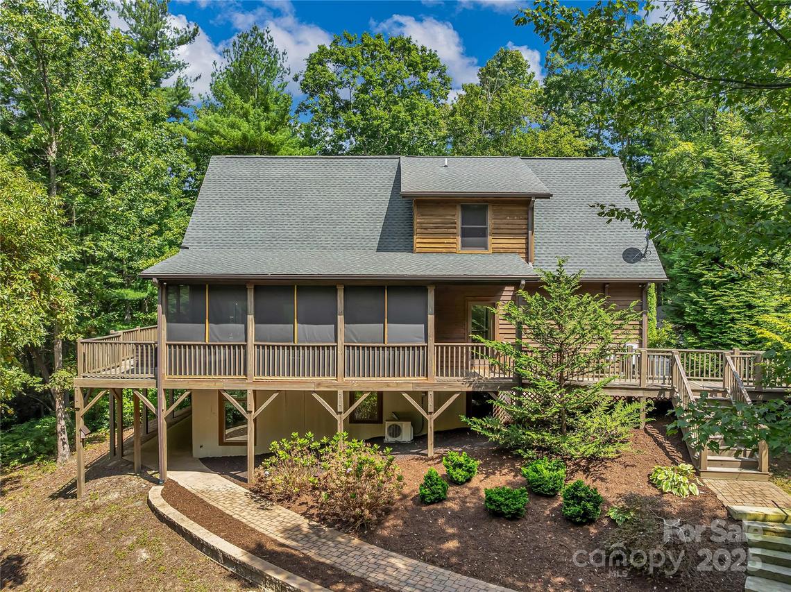 224 Corsica Ln., Saluda, NC 28773
