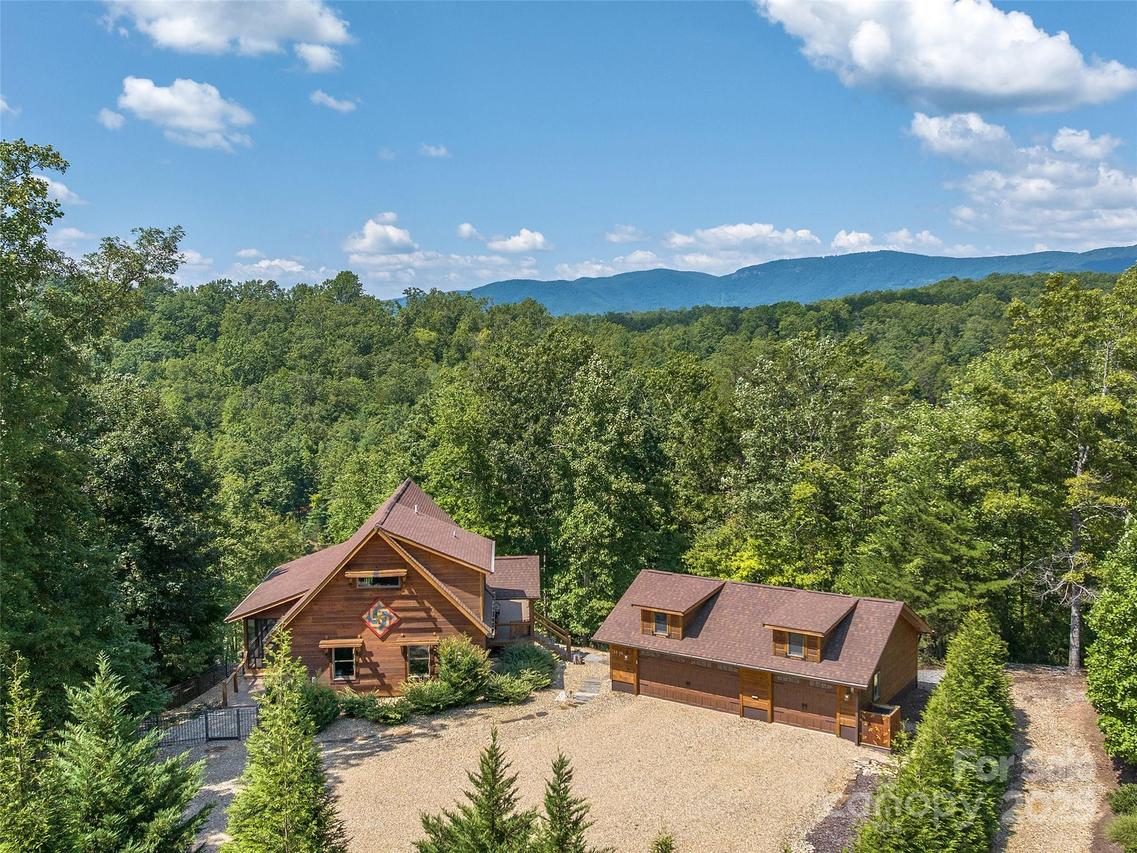 1439 Mountain Pkwy., Mill Spring, NC 28756