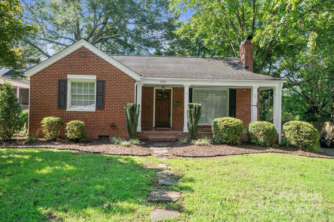 935 4th Ave., Hickory, NC 28601