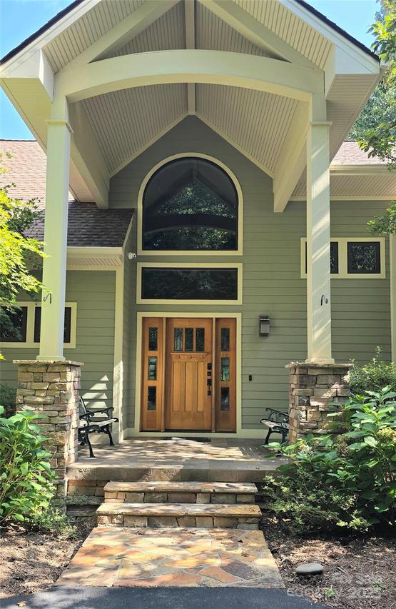 301 Gateway Dr., Hendersonville, NC 28739