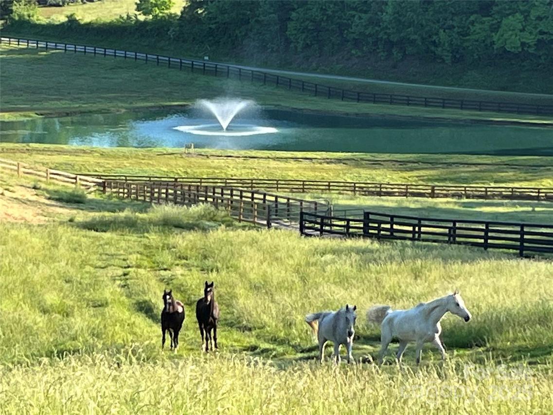 1038 Round Rock Rd., Lenoir, NC 28645