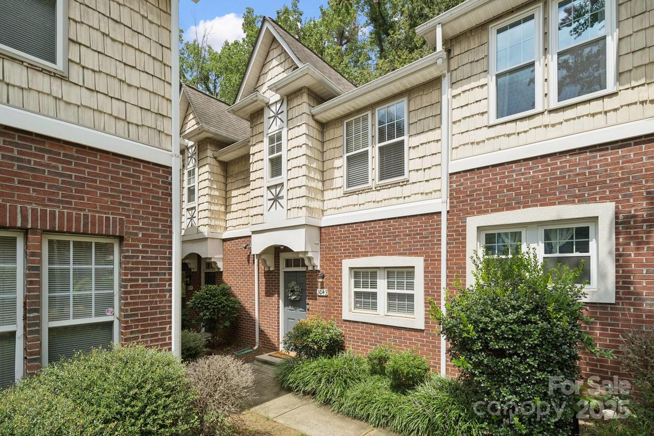3043 Uxbridge Woods Ct., Charlotte, NC 28205
