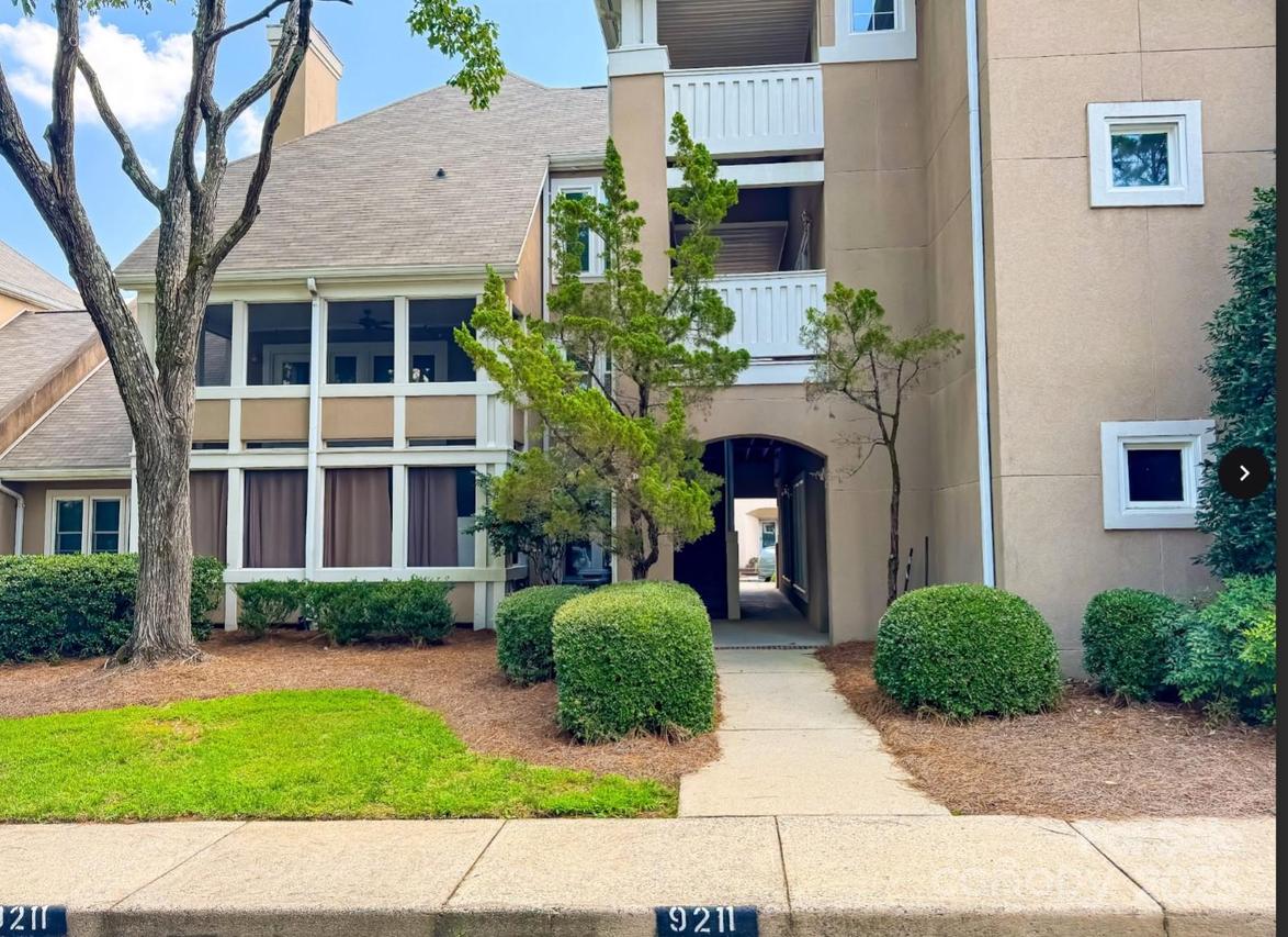 9211 Ravenwing Dr., Charlotte, NC 28262