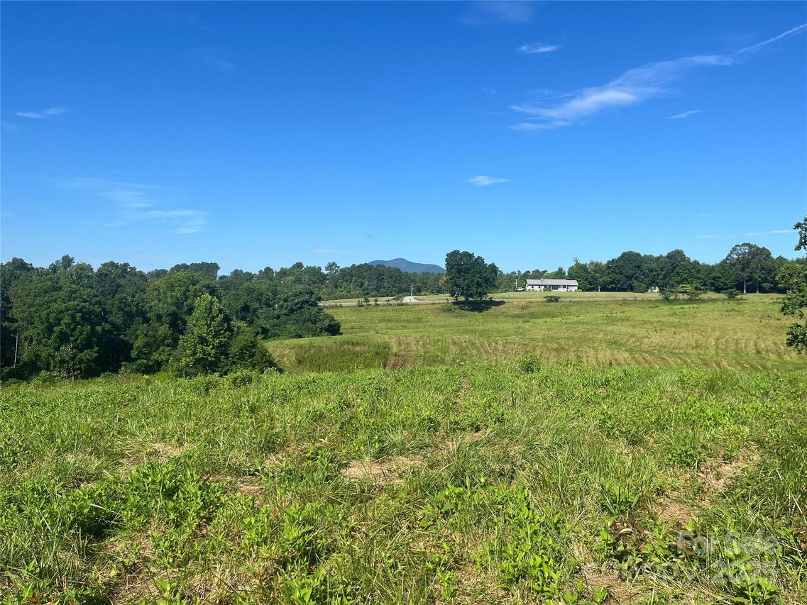 536-2 Pea Ridge Rd., Mill Spring, NC 28756