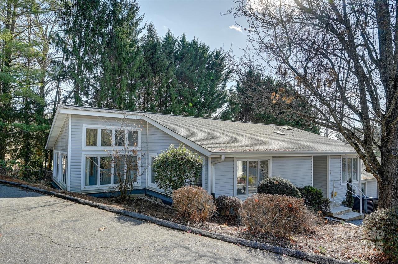 71 Hollybrook Dr., Asheville, NC 28803