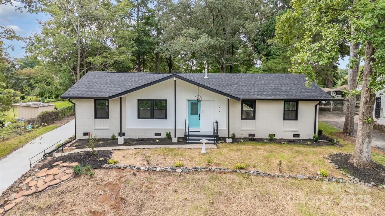 5624 Cherrycrest Ln., Charlotte, NC 28217