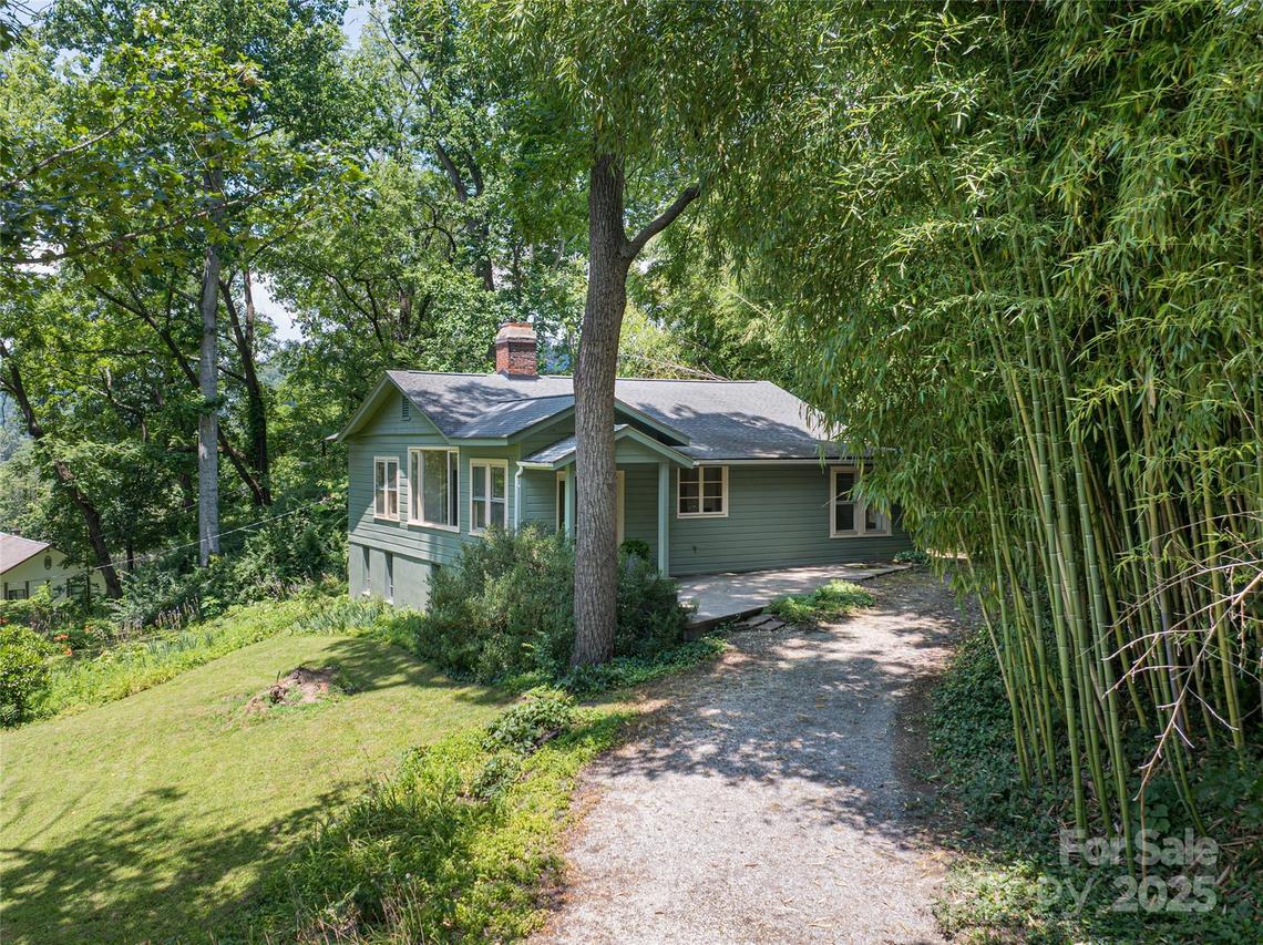 56 Lockley Ave., Asheville, NC 28804