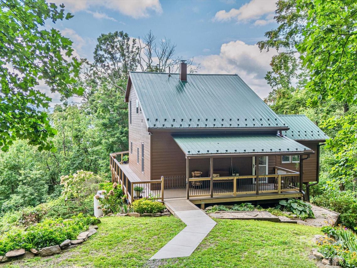 171 Southern Cross Rd., Weaverville, NC 28787