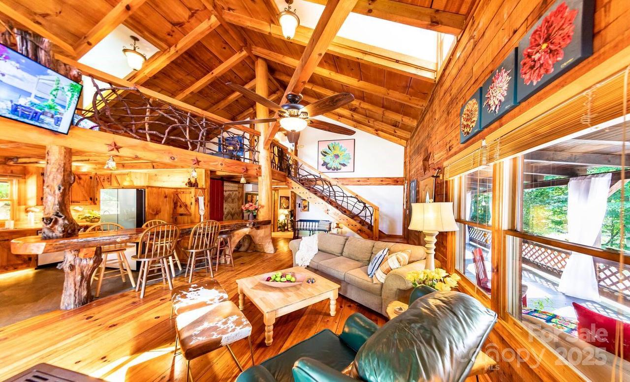 32 A & W Ln., Green Mountain, NC 28740