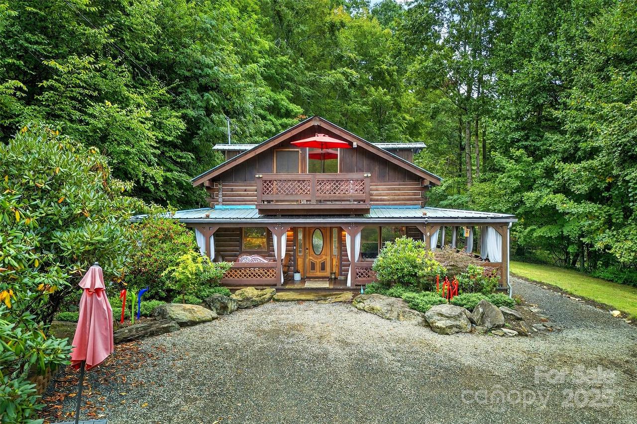 32 A & W Ln., Green Mountain, NC 28740