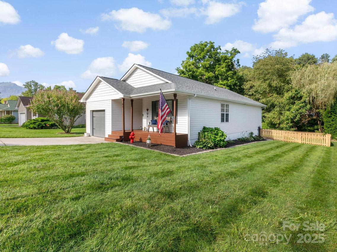 61 Village St., Clyde, NC 28721