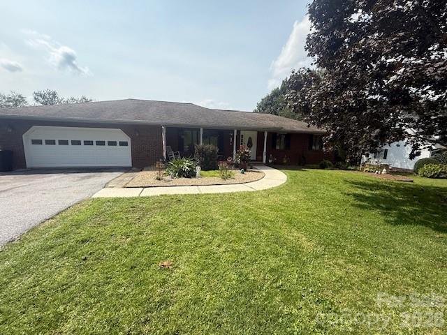 124 Mountain Valley Dr., Hendersonville, NC 28739