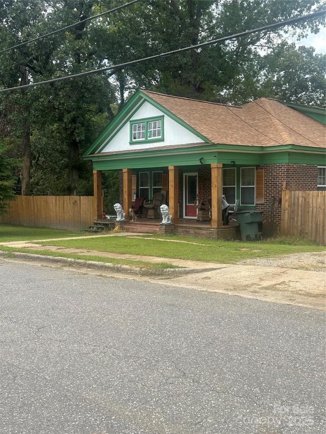 803 Smyre Dr., Gastonia, NC 28054