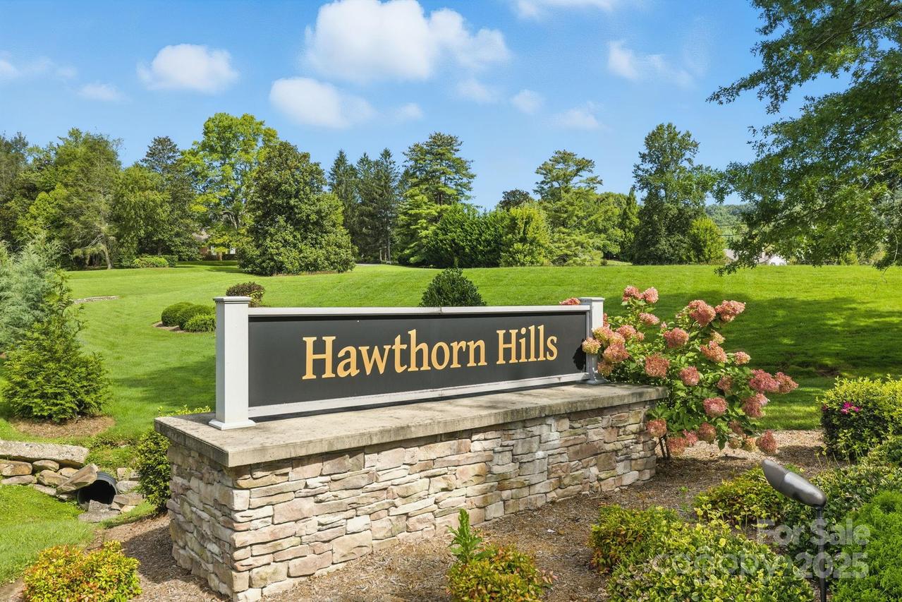 2 Riding Gate Rd., Hendersonville, NC 28791