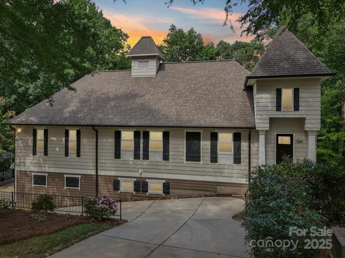 7324 Leharne Dr., Charlotte, NC 28270