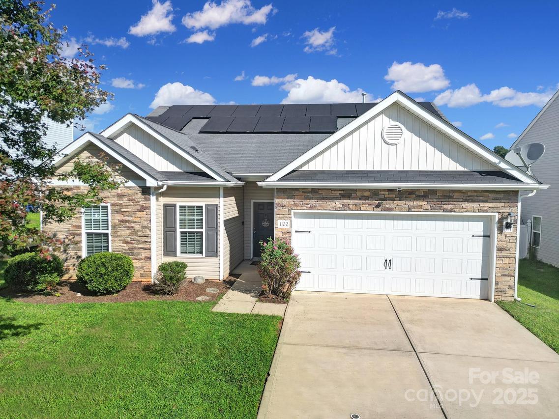 1122 Blue Topaz Dr., Dallas, NC 28034