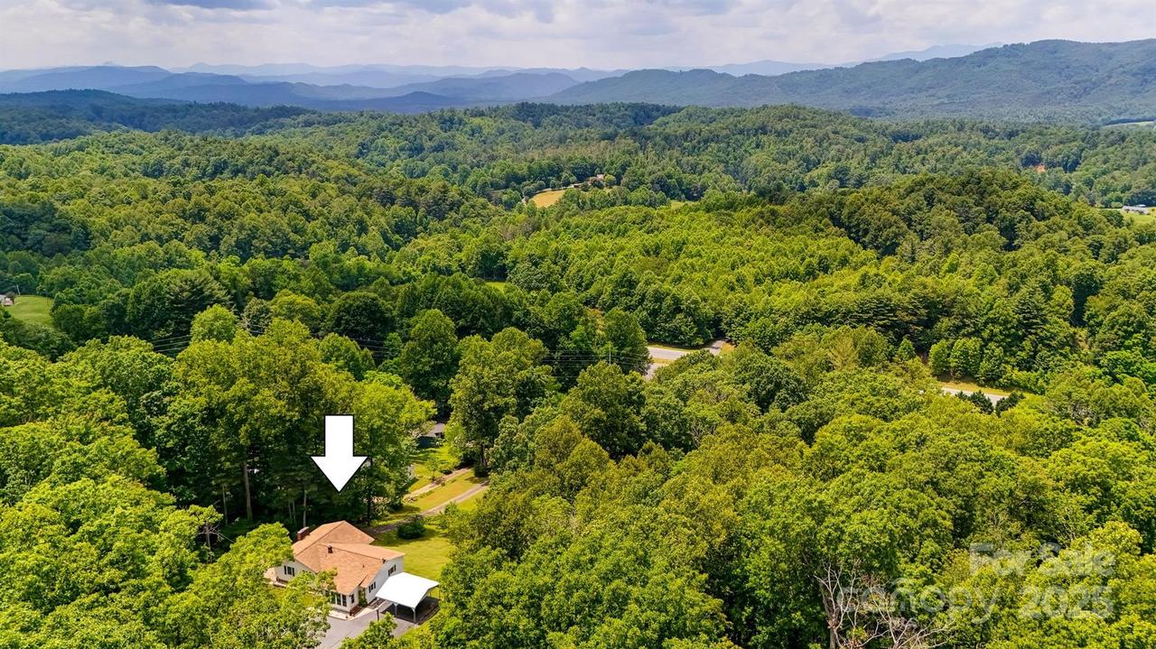 2196 Uphill Ln., Lenoir, NC 28645