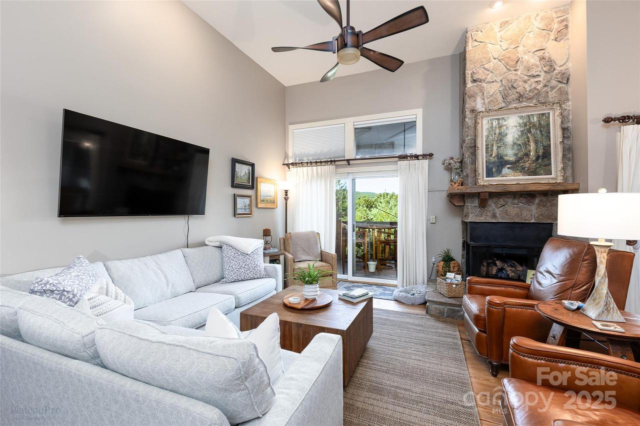 86 Racquet Club Villas Dr., Sapphire, NC 28774