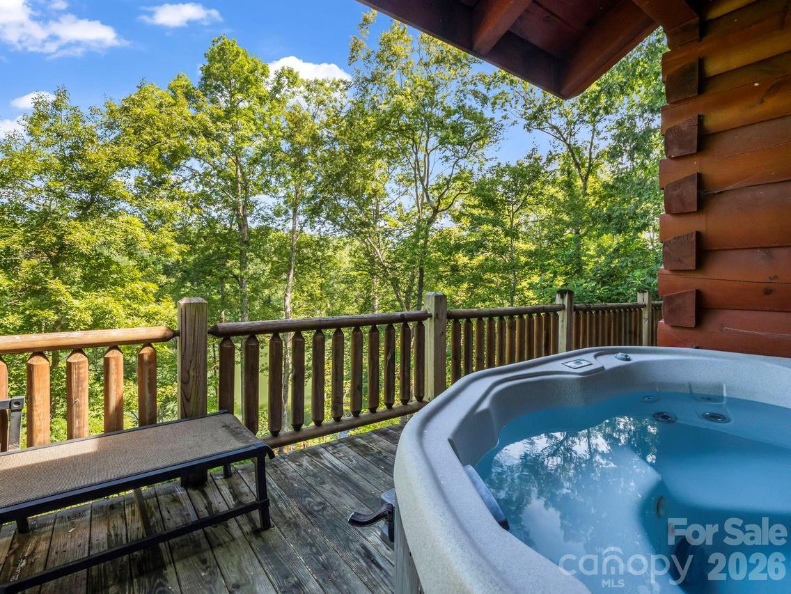 1029 Rainbow Cir., Lake Lure, NC 28746