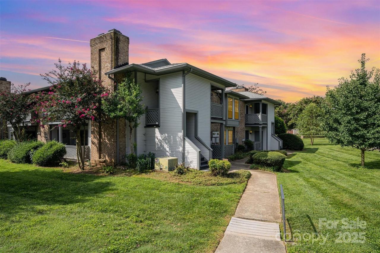 5828 Harris Grove Ln., Charlotte, NC 28212