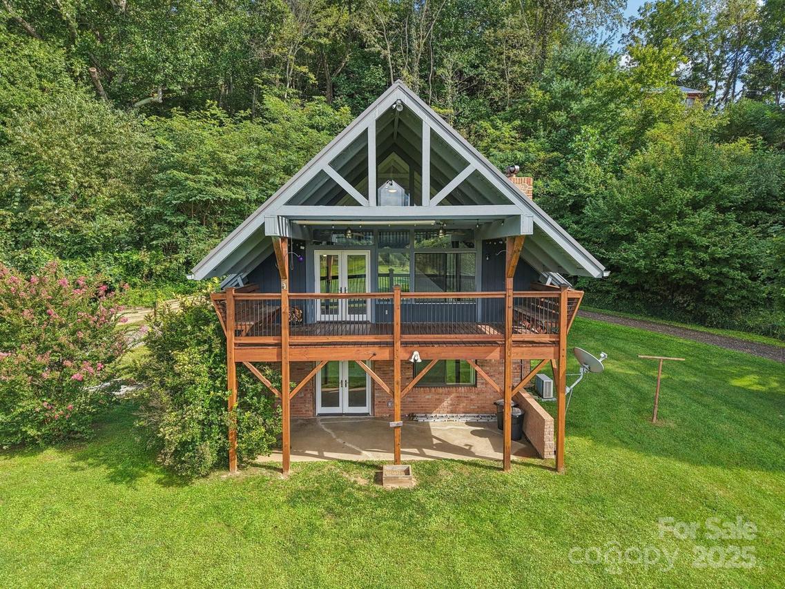 1170 Ratcliff Cove Rd., Waynesville, NC 28786