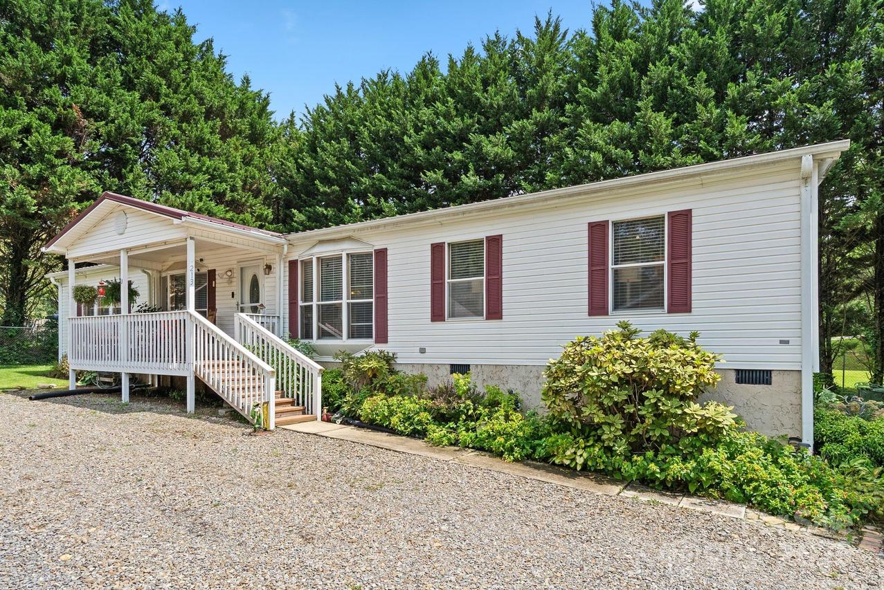 213 Old State Ten Rd., Black Mountain, NC 28711