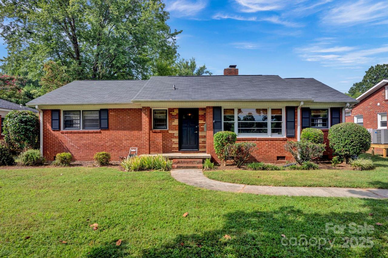 1227 Barkley Rd., Charlotte, NC 28209