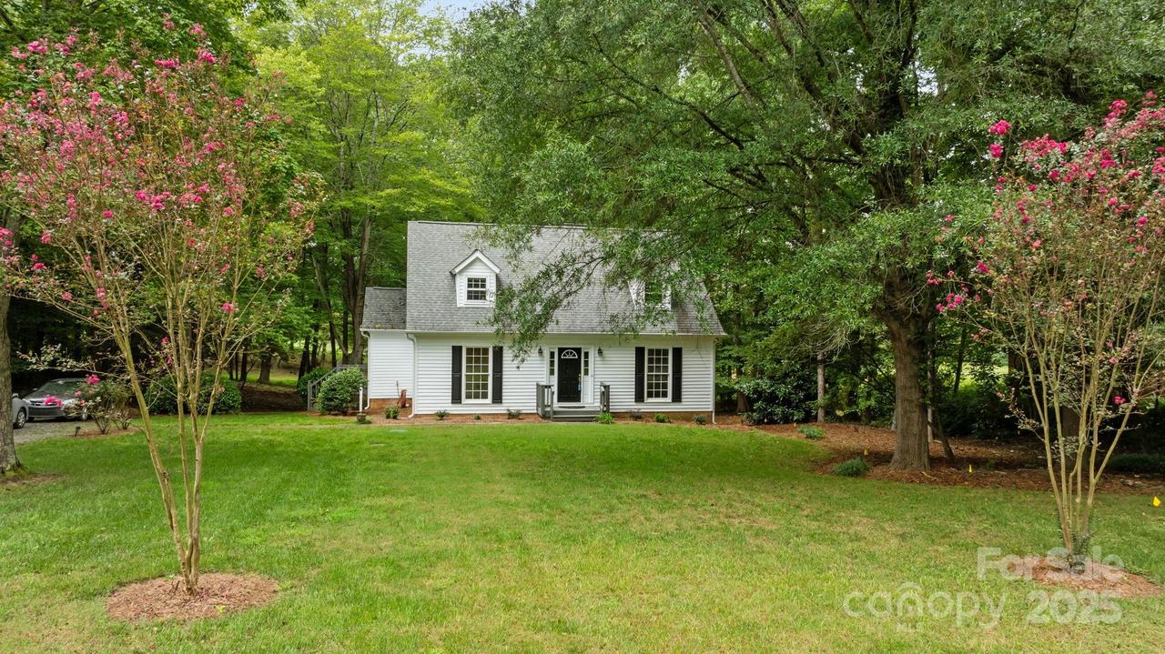 5828 Foxcrest Dr., Mint Hill, NC 28227