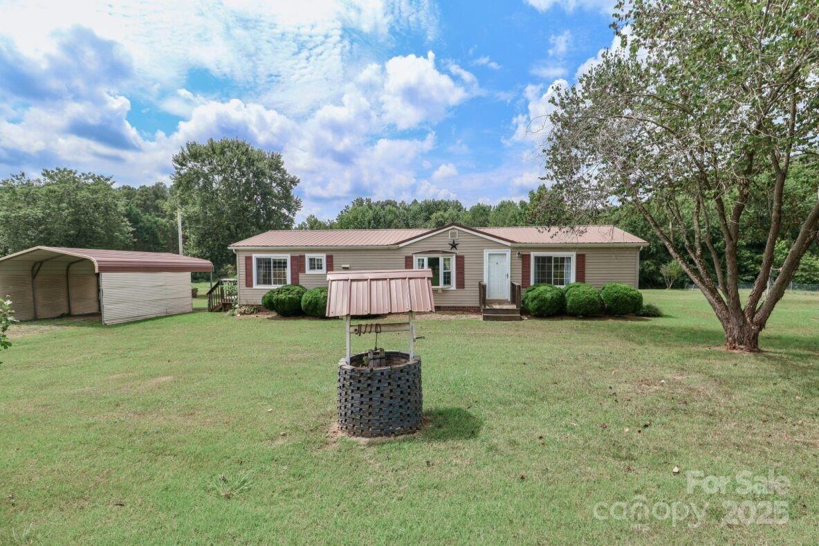 385 Deerchase Cir., Statesville, NC 28625