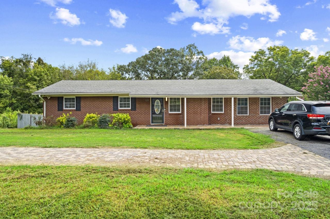 1241 2nd St., Hickory, NC 28602