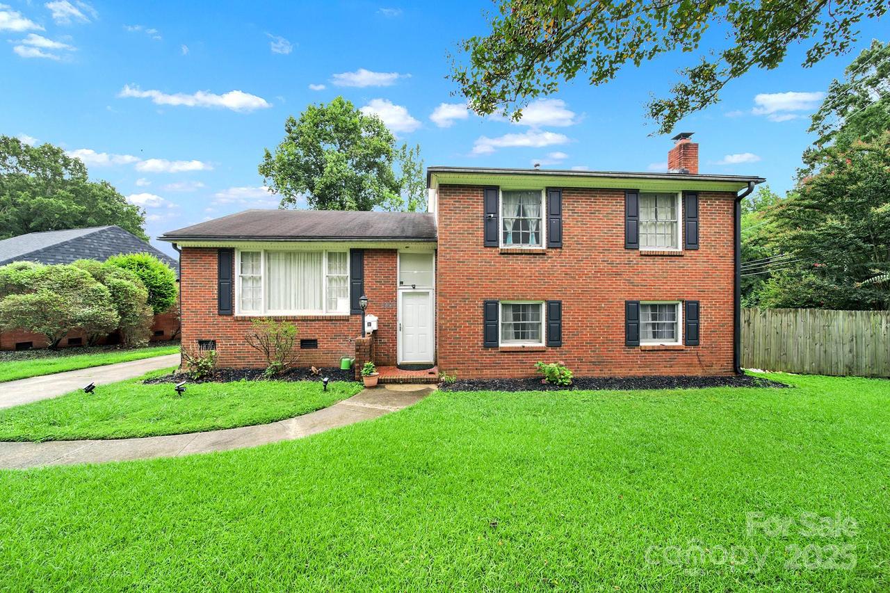 5300 Grafton Dr., Charlotte, NC 28215