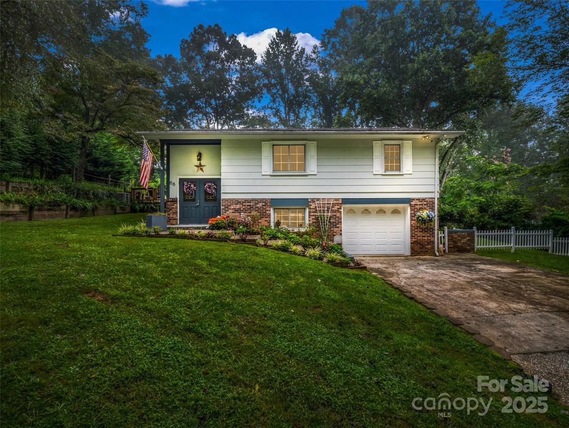 66 Barberry Heights Dr., Brevard, NC 28712