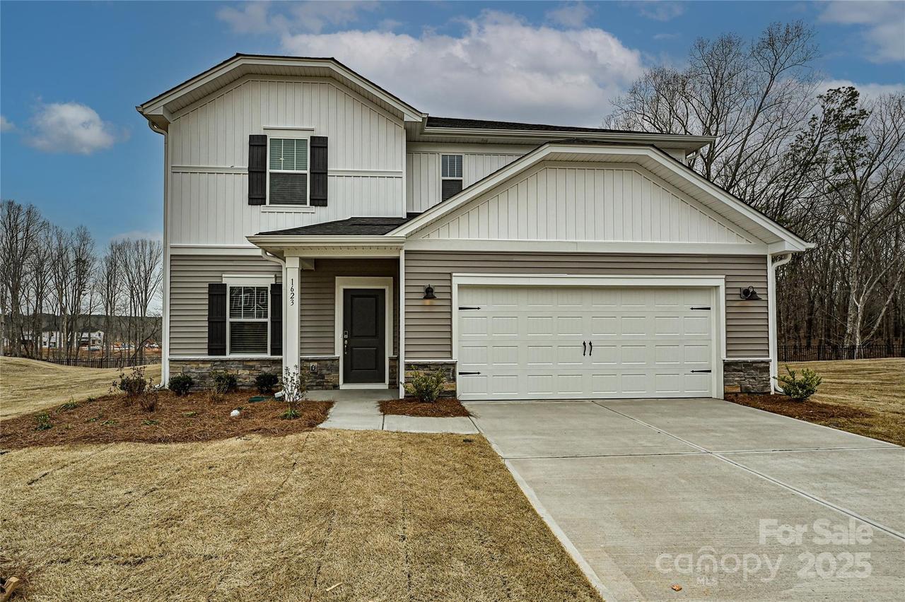 2111 Sunflower Cir., Newton, NC 28658