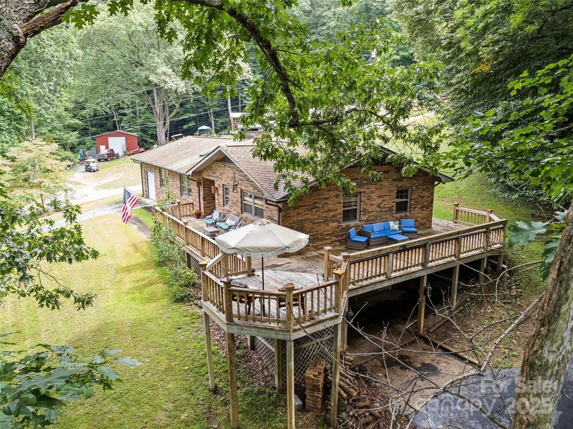 518 Julia Ln., Maggie Valley, NC 28751