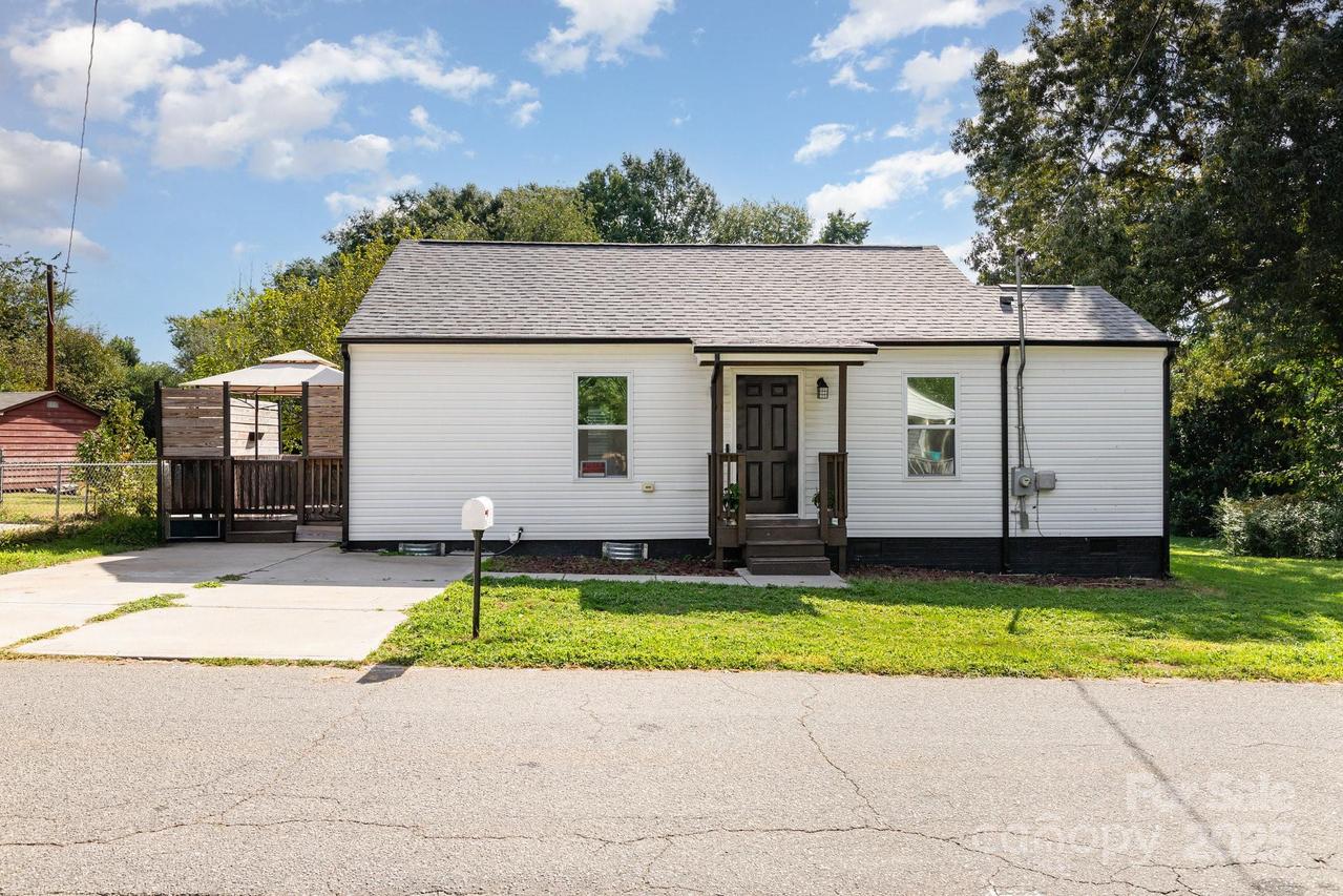 708 N Buckoak St., Stanley, NC 28164