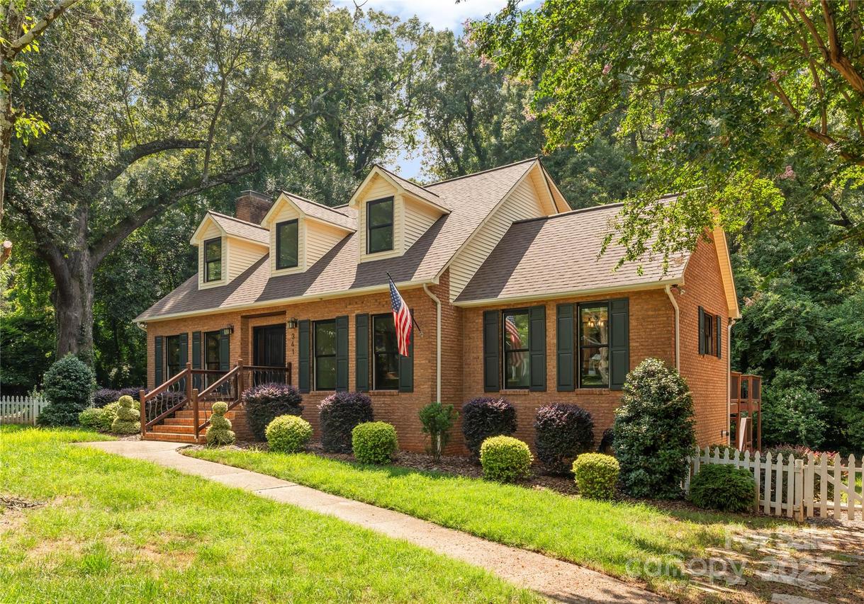 341 N Mulberry St., Statesville, NC 28677