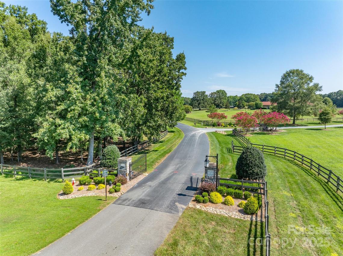 2700 Farm House Ln., Monroe, NC 28110