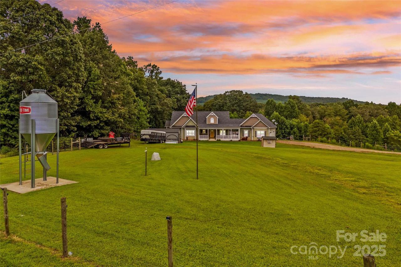 306 Mountain View Rd., Statesville, NC 28625