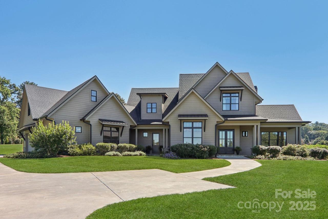 98 Drummond Cir., Hendersonville, NC 28791