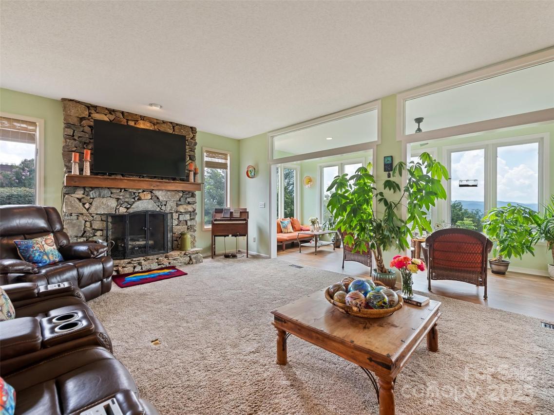 1401 Fleetwood Plz. #1, Hendersonville, NC 28739