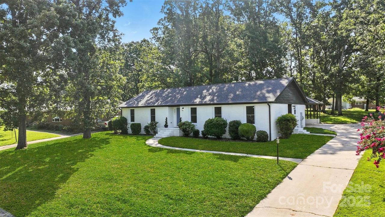 6641 Pawnee Dr., Charlotte, NC 28214