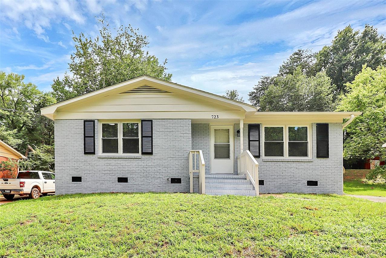 723 Edgegreen Dr., Charlotte, NC 28217