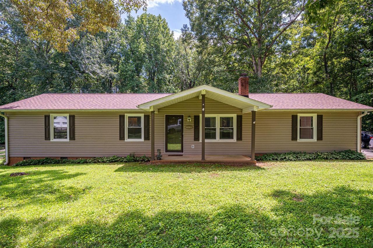 1472 Woodridge Ln., Lincolnton, NC 28092