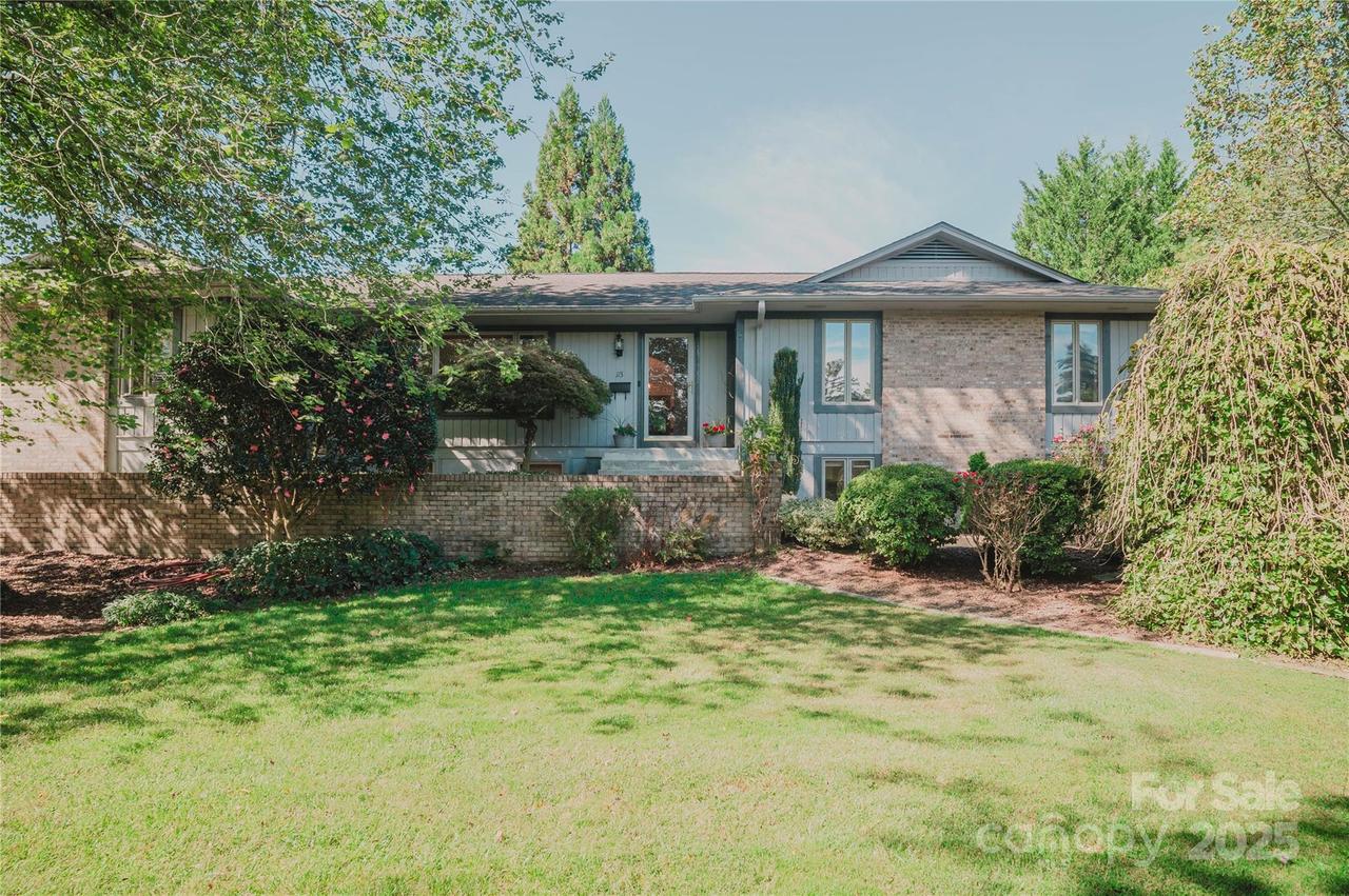 115 Hawkins Creek Rd., Hendersonville, NC 28791