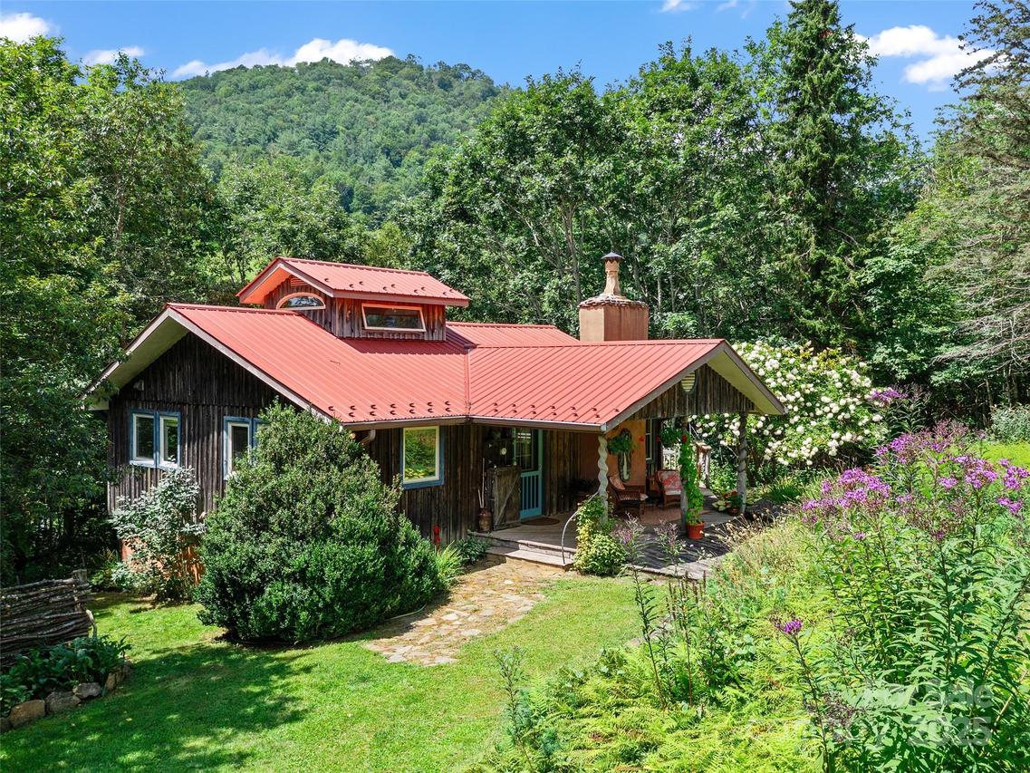 9405 Nc 261 Hwy., Bakersville, NC 28705